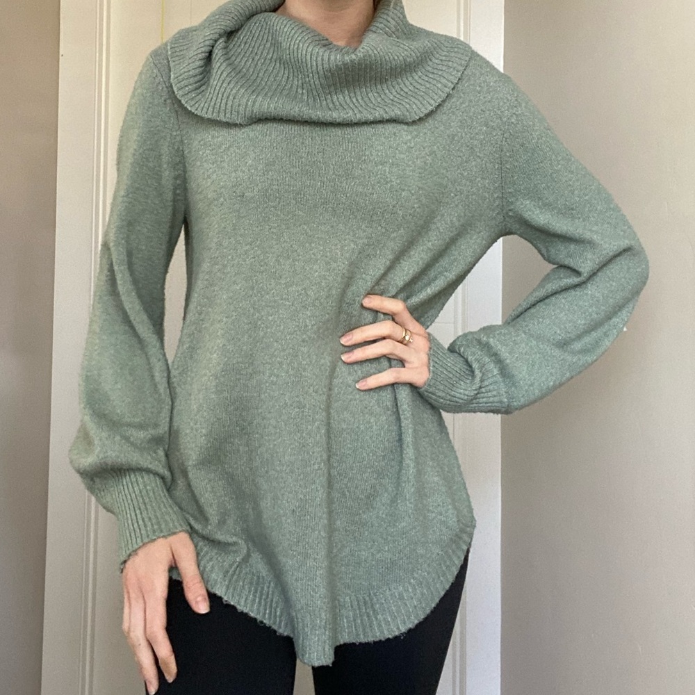 TURTLENECK SWEATER